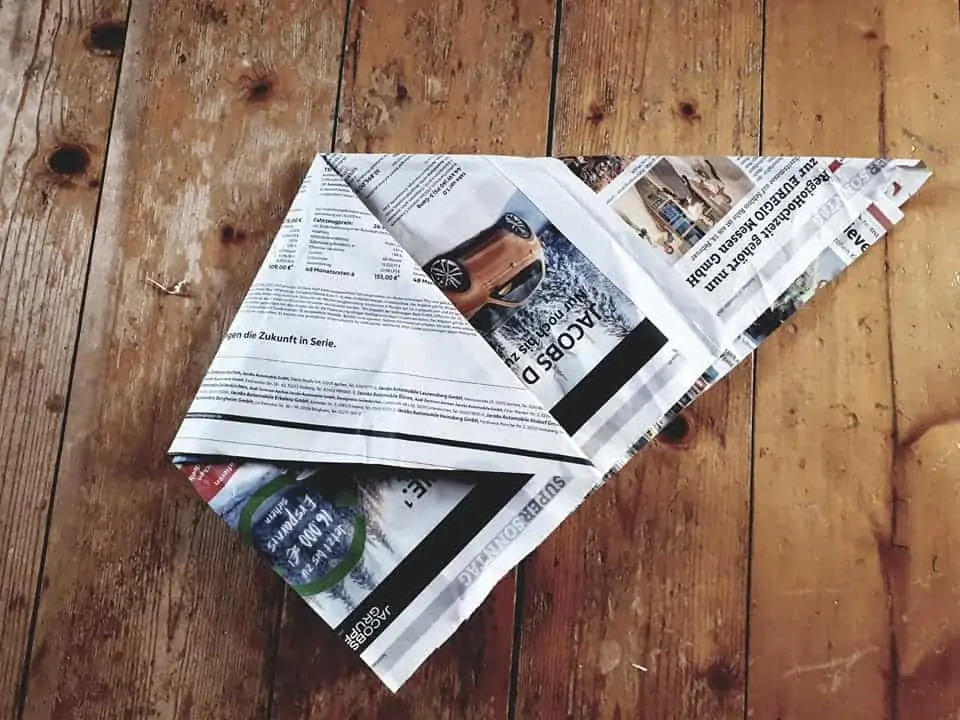 Mülltüten aus Zeitungspapier falten