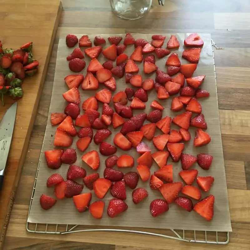 Drying strawberries before drying