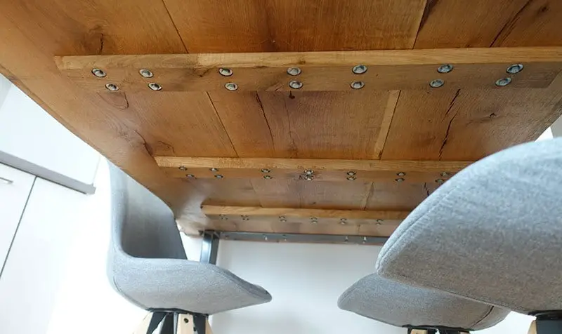 Esstisch selber bauen aus Holzbohlen | DIY Esstisch ...
