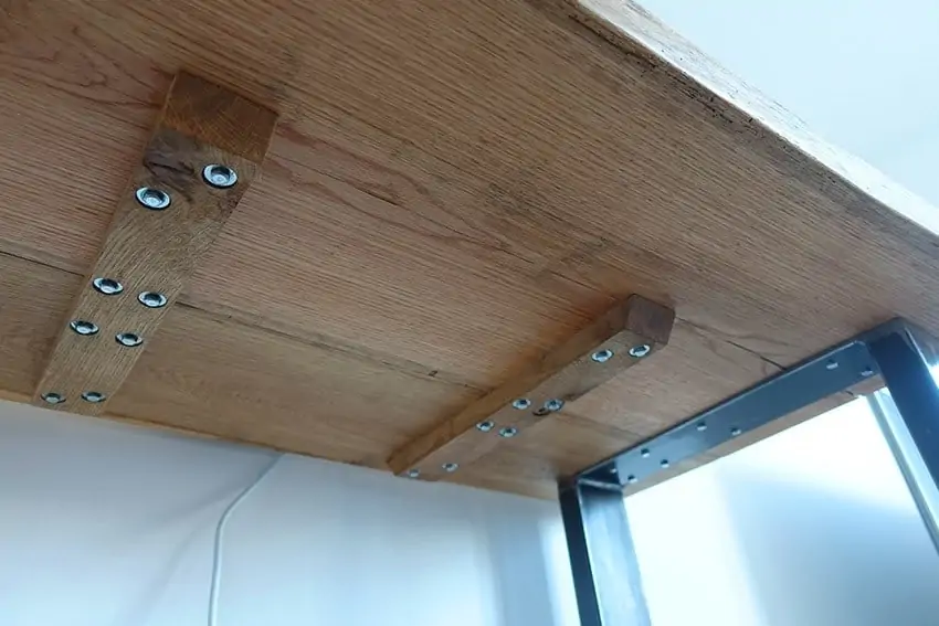 Screw desk together with a connector
