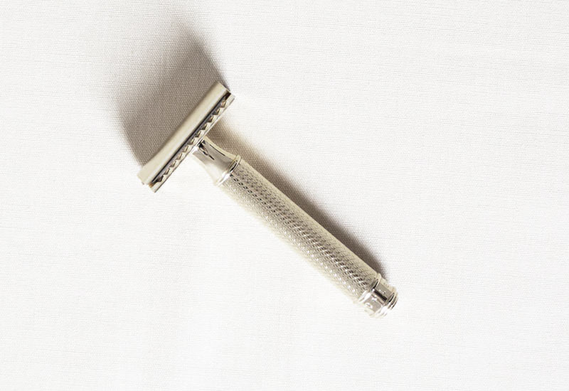 Stainless steel razor for less waste in the bathroom
