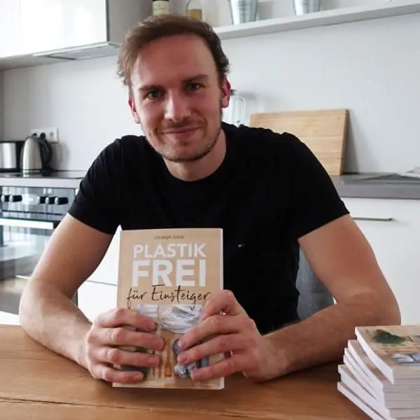 Plastic-free for beginners book by Christoph Schulz