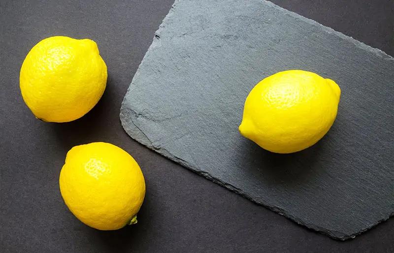 Make glass cleaner yourself from lemons