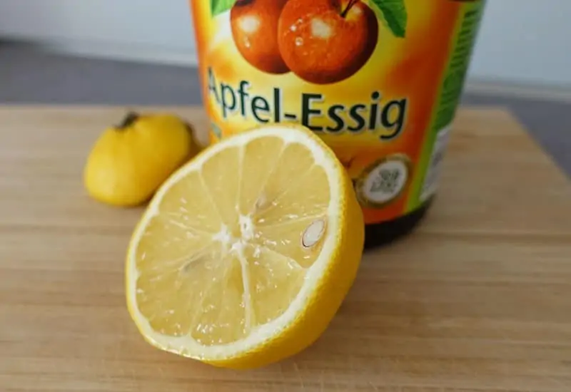 Make glass cleaner yourself from lemons