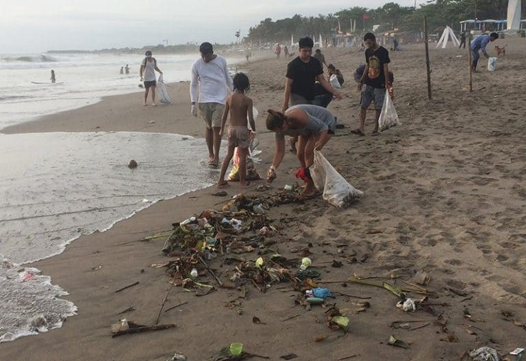 Die Nachteile von Plastik für uns und die Umwelt • CareElite Die Nachteile von Plastik für uns und die Umwelt • CareElite