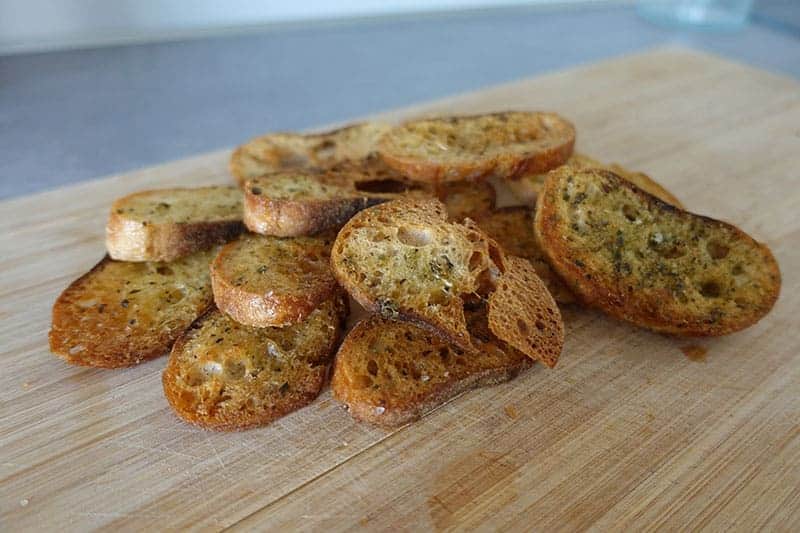 How to make bread chips from stale bread