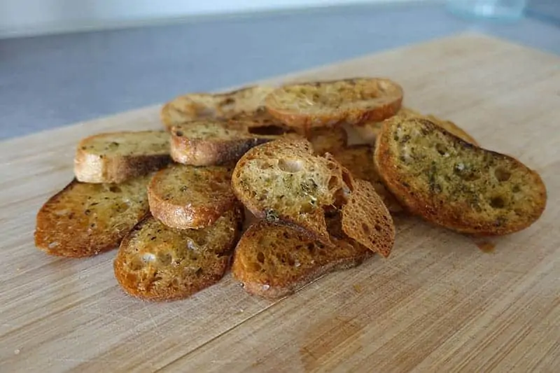 How to make bread chips from stale bread