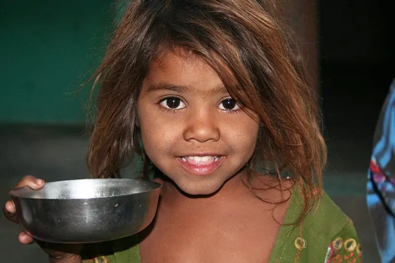 World hunger statistics numbers facts - girl
