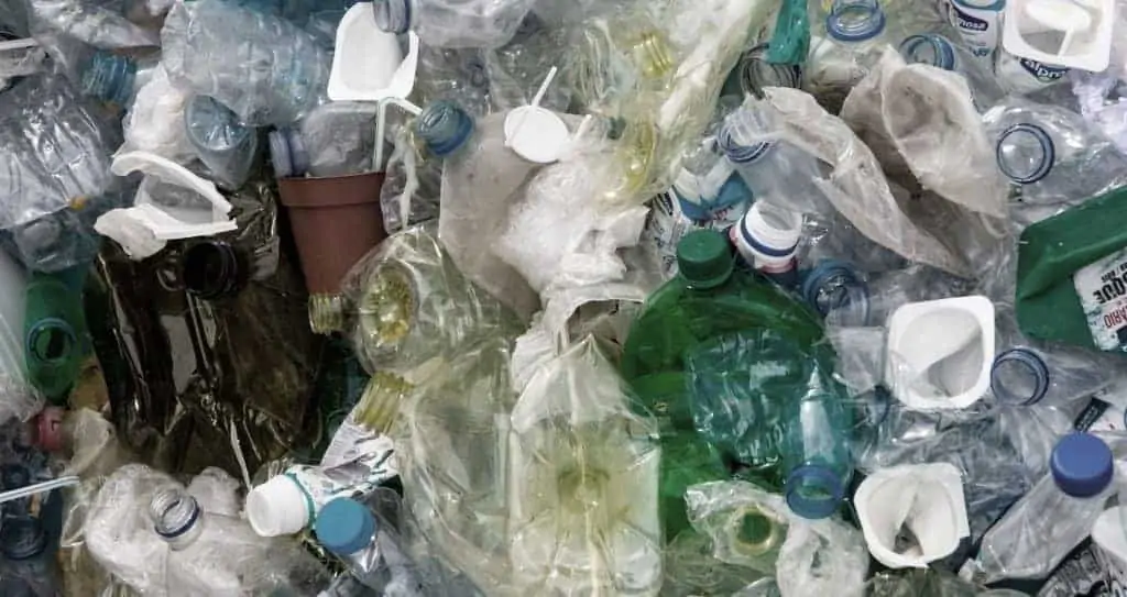 Figures and data on plastic waste through consumption
