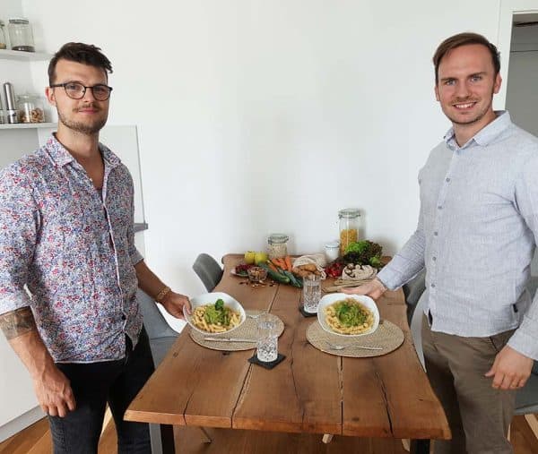 Cookbook authors Schulz and Hölzer cooking