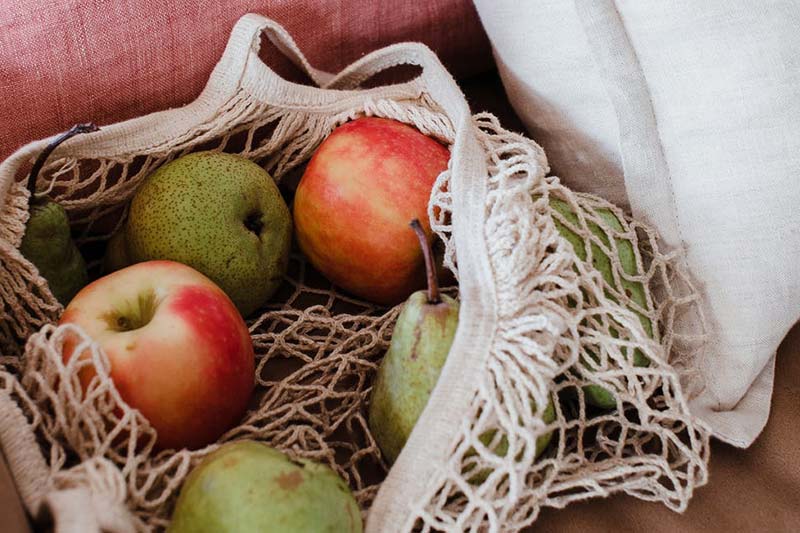 Apples plastic free in vegetable net