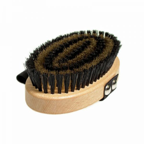 Sustainable dog hair brush made of wood