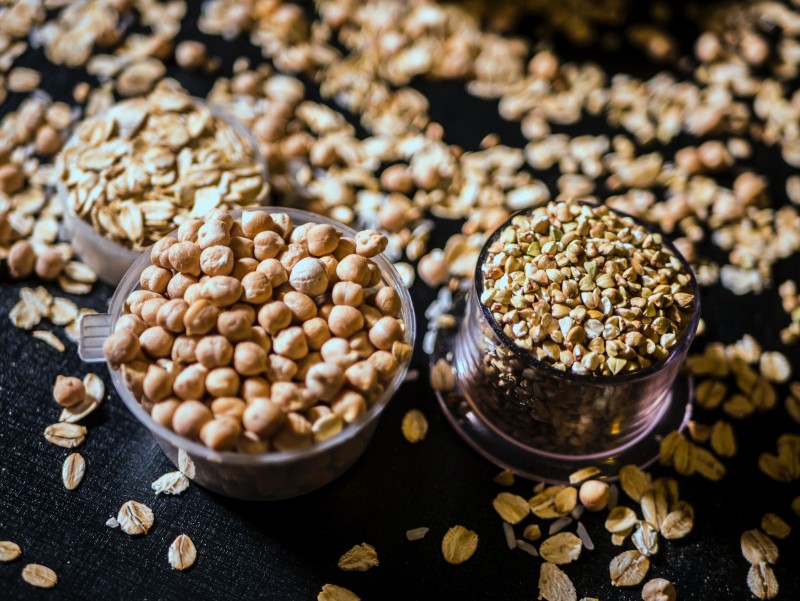 Selenium-containing foods, chickpeas, buckwheat, oatmeal