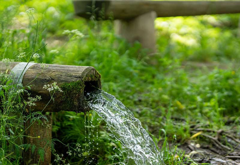 Natürliche Wasserquelle für Trinkwasser