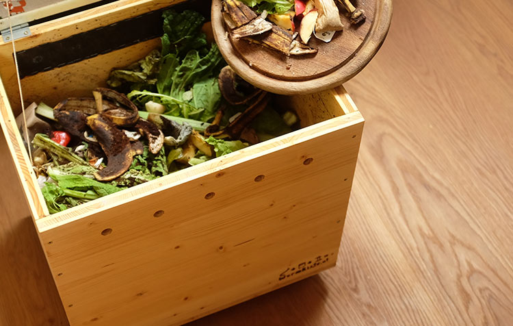 Wooden worm composter for organic bio waste