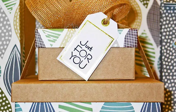How to wrap gifts sustainable without plastic