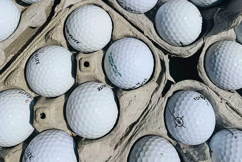 Eierkarton als Upcycling Material für Golfbälle