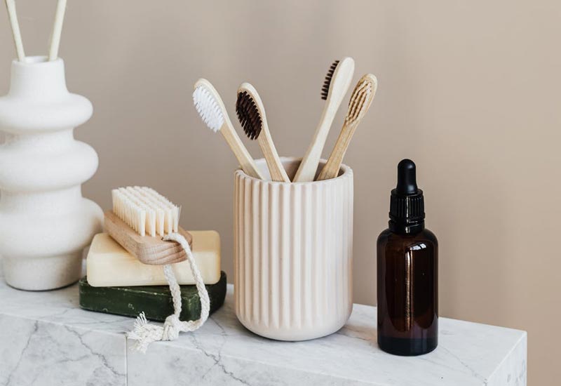 Sustainable body care with toothbrushes made of wood