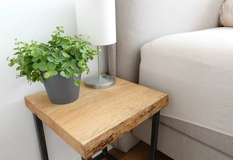 Ein selbstgebauter Nachttisch fürs nachhaltige Schlafzimmer