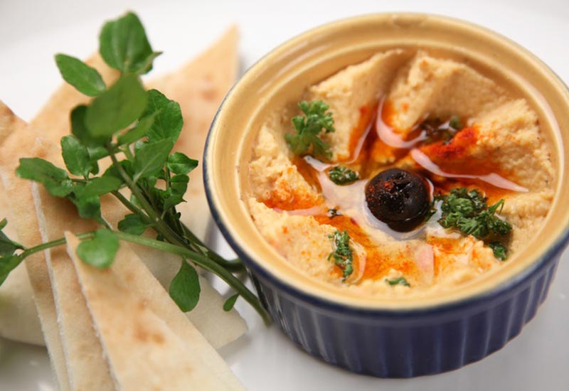 Hummus - Self-righteous vegan spread without substitute product
