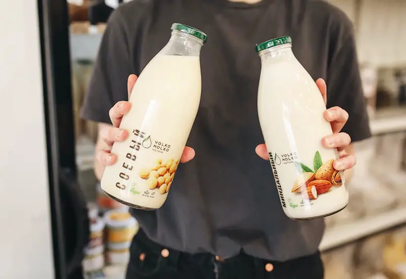 Ist vegan laktosefrei? Pflanzliche Milch ist frei von Milchzucker