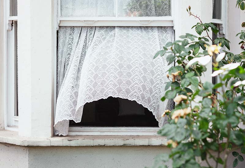 Fenster stoßlüften statt länger auf Kipp zu stellen