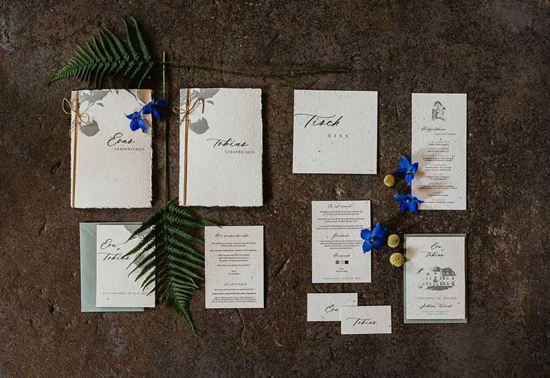 Invitation cards, place cards and the menu can also be environmentally friendly