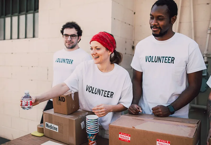 Hilf anderen Menschen durch Freiwilligenarbeit