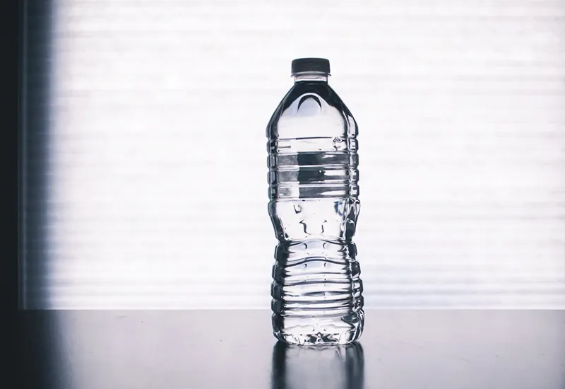 The advantages and disadvantages of drinks from plastic bottles