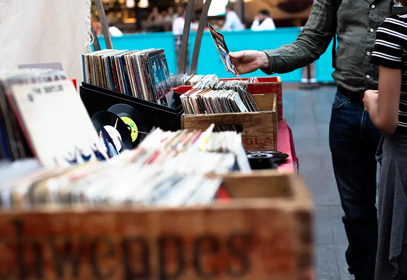 Gebrauchte Schallplatten bei einem Second Hand Verkauf