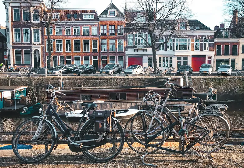 Sanfte Mobilität durch Fahrräder anstatt Autos in Amsterdam