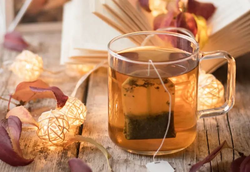 Tee trinken ist eine gesunde Abendroutine