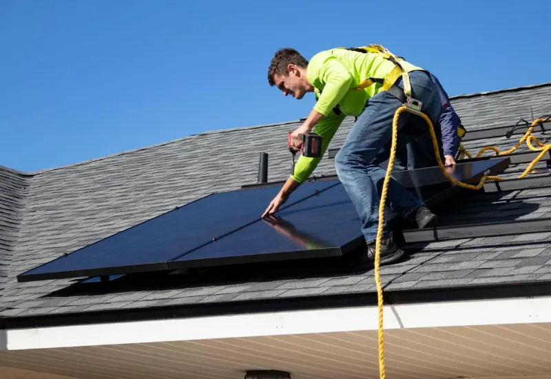 PV-Anlage zu Hause auf dem Dach