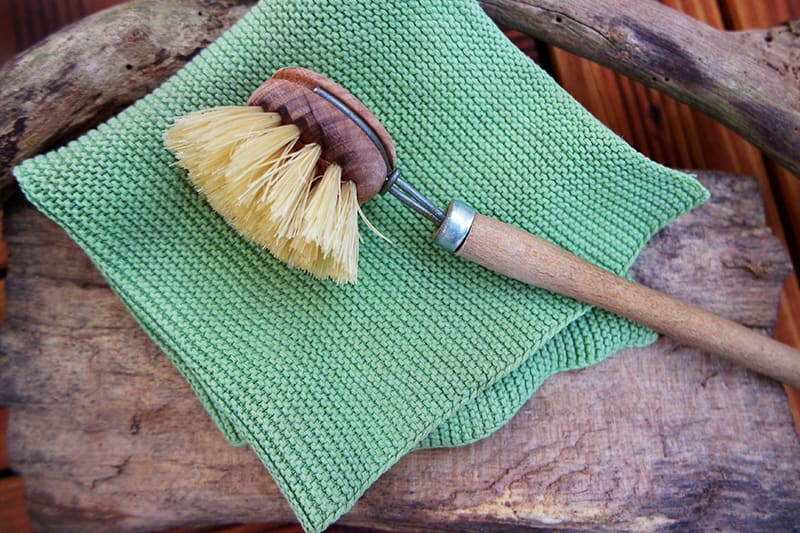 Sink brushes for camping without plastic